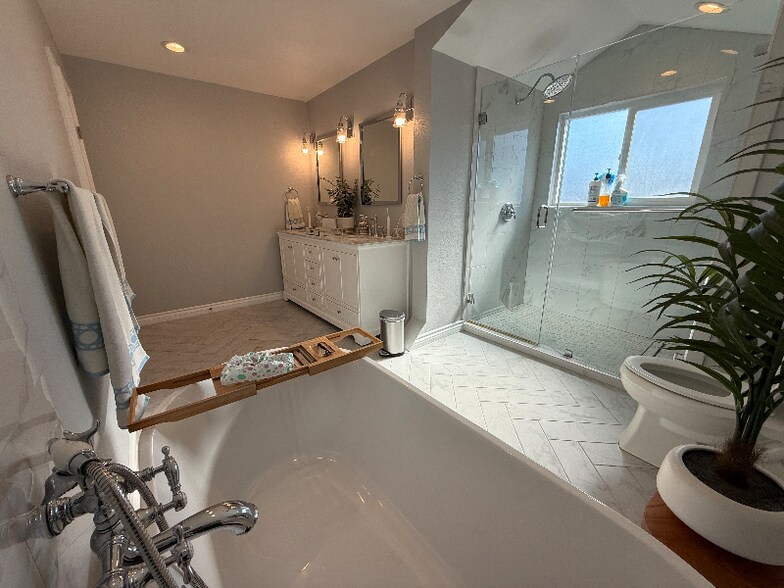 Building Photo - 459 Jolina Way