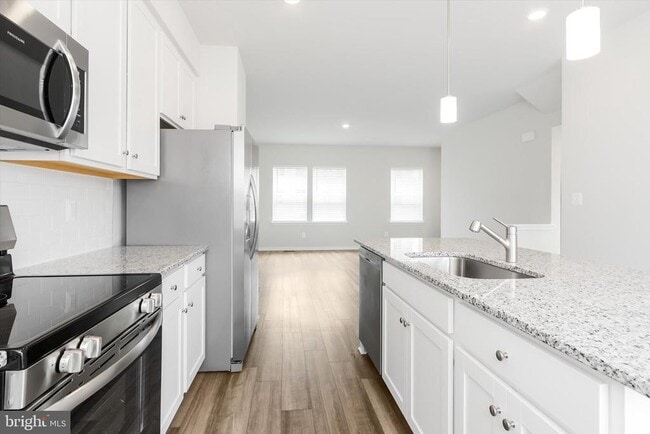 Building Photo - 405 17th Ave