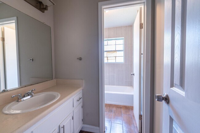 Building Photo - 4262 Sunnyslope Dr