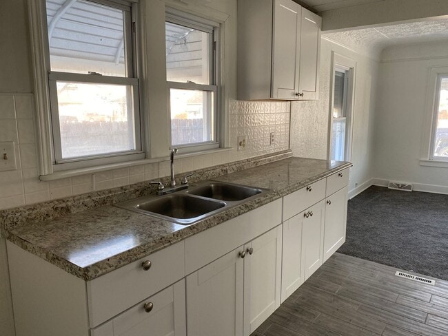 Building Photo - 3 Bedroom 2 Bath Home In Roseville