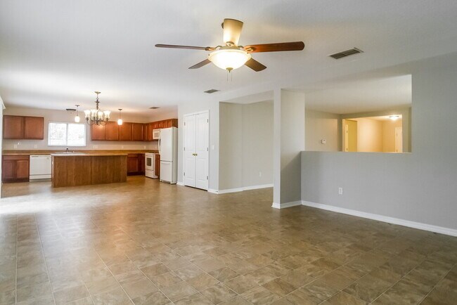 Building Photo - 645 Maya Susan Loop