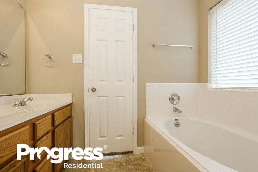 Building Photo - 15527 Lady Shery Ln