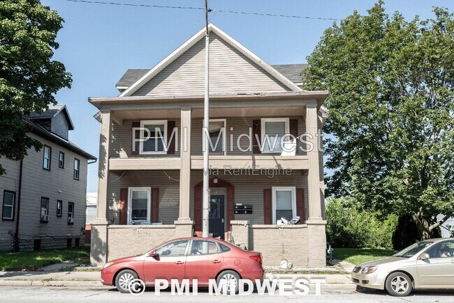 Building Photo - 611 N Main St
