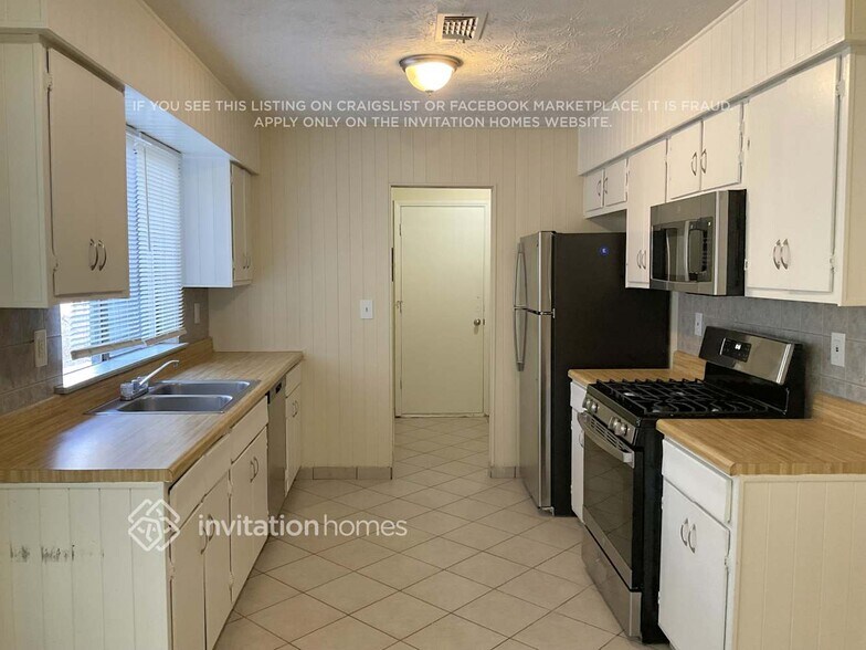 Building Photo - 1009 Monopoly Dr