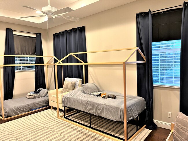 Building Photo - 4321 Savannah Bay Pl