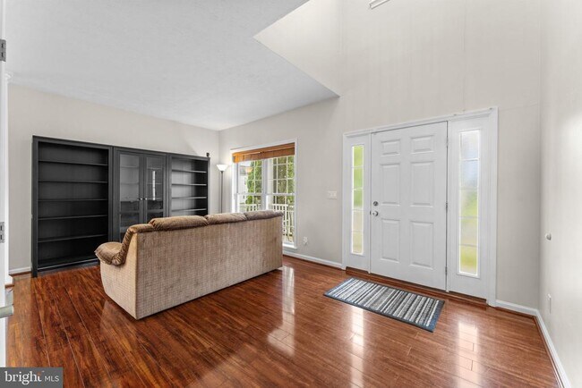 Building Photo - 10 Everglades Ln