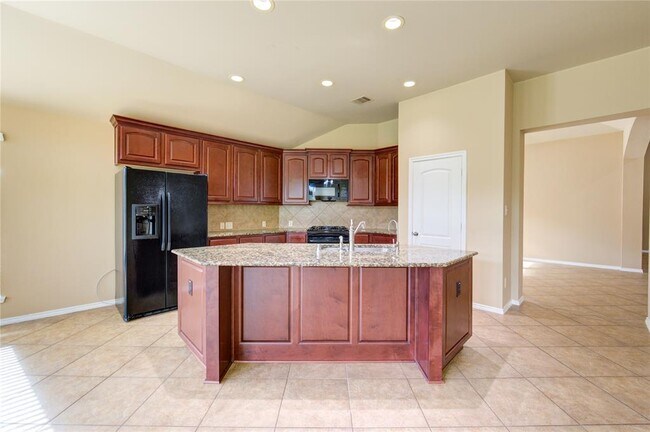 Building Photo - 5615 Stoneridge Ct