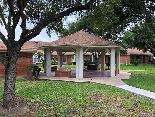 Building Photo - 301 E La Vista Ave