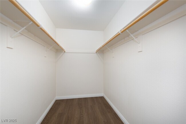 Building Photo - 753 Oakmont Ave