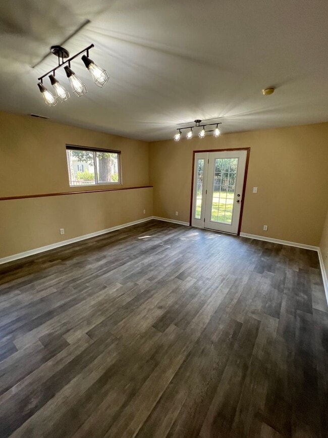 Building Photo - Charming Tri-level In Bristol - Lake George