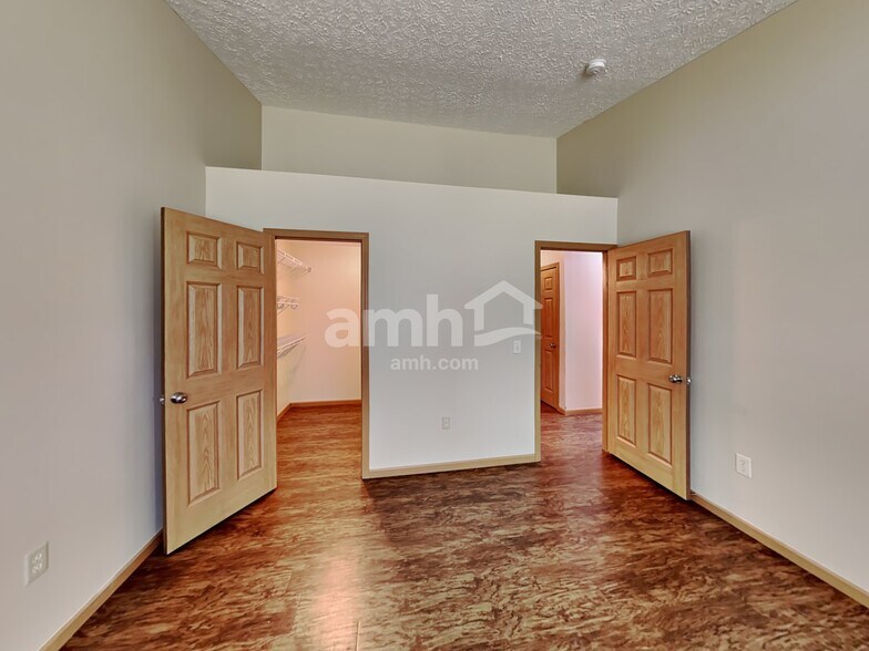 Building Photo - 398 Flat River St