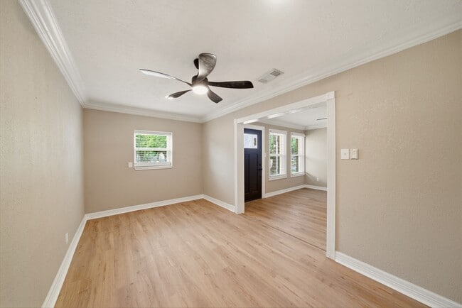Building Photo - 417 13th Ave N