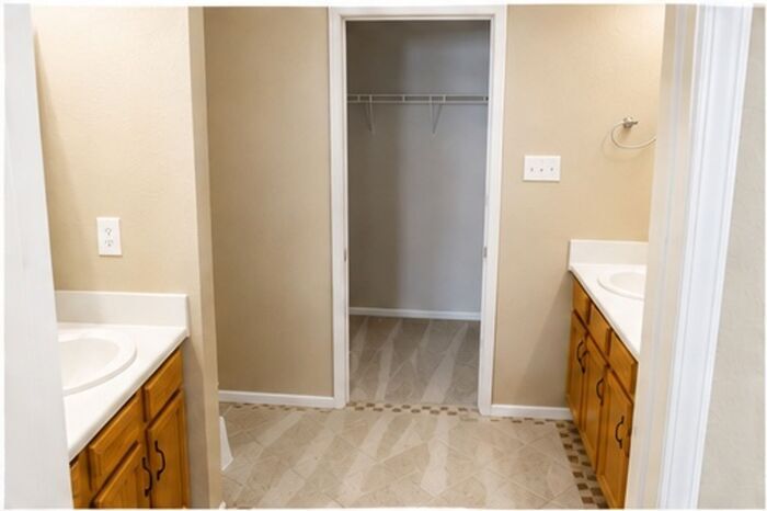 Building Photo - 4041 Orchard Valley Blvd