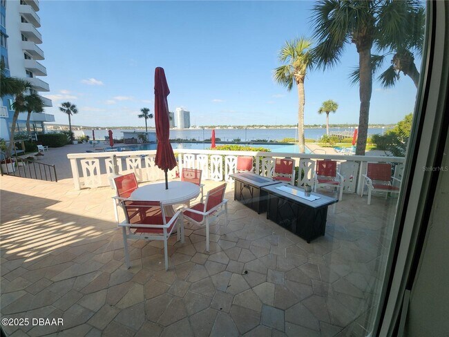 Building Photo - 935 N Halifax Ave