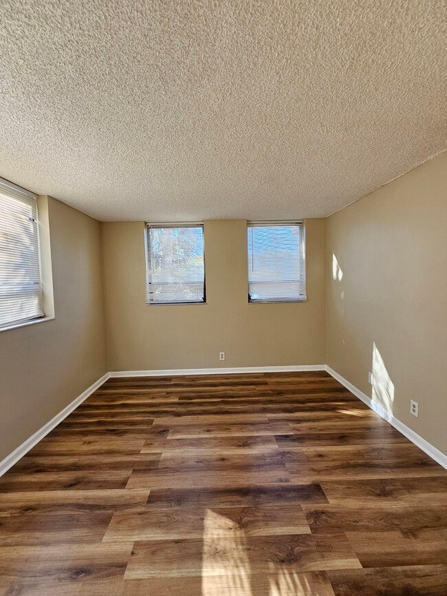 Building Photo - 1950 N Congress Ave