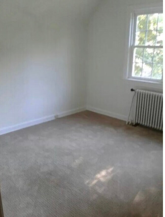 Building Photo - 109 S Sycamore Ave