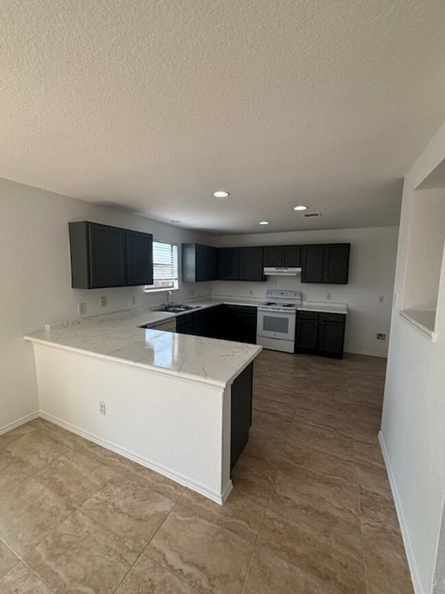 Building Photo - Move-In Ready 4-Bedroom Home with New Floors and Fresh Paint!