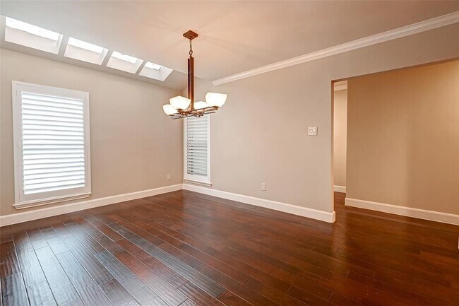 Building Photo - 1926 Augusta Dr