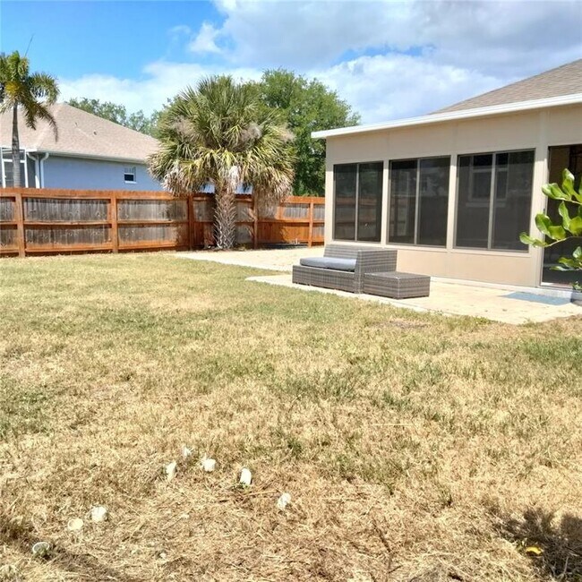 Building Photo - 351 Davenport Ave NE