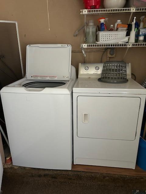 Building Photo - 221 Lake Meryl Dr