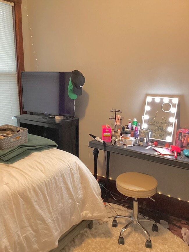 Building Photo - Murray Upper UWM