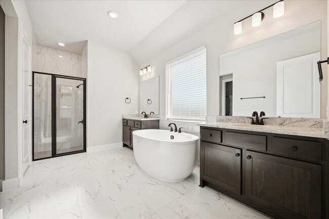 Building Photo - 2022 Serene Spgs Dr