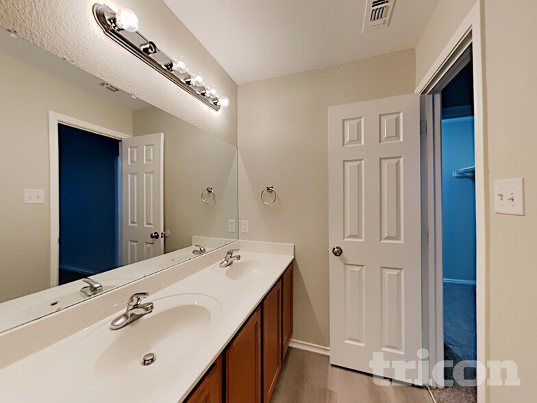 Building Photo - 8203 Maple Meadow Dr