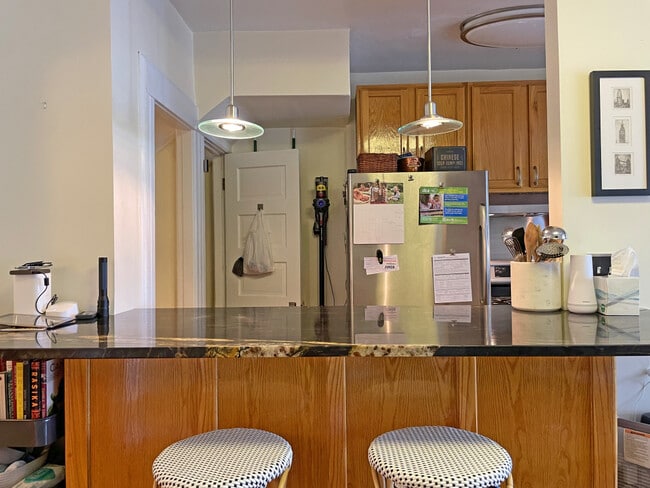 Building Photo - 1718 D St SE