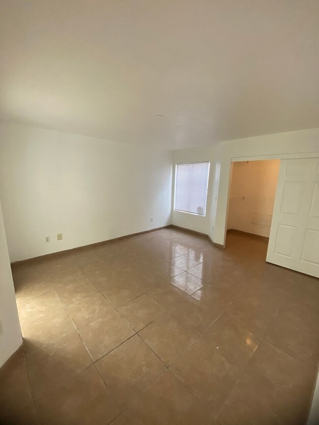 Building Photo - AMERICANA Property Mgmt - Downstairs 2 beds Condo near NLV airport