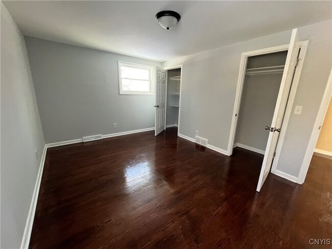 Building Photo - 7650 Commodore Cir