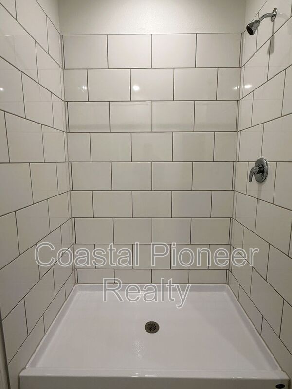 Building Photo - 17614 Pleasantview Blvd