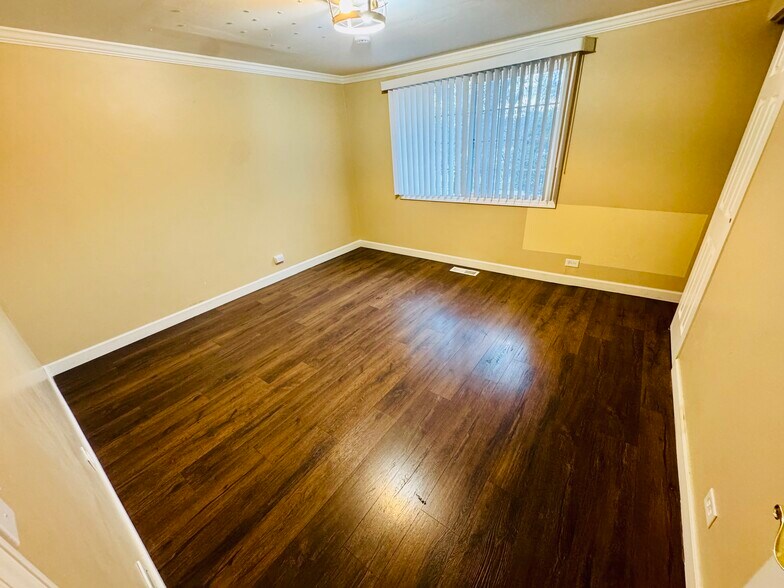 Building Photo - 3023 Wakefield Dr