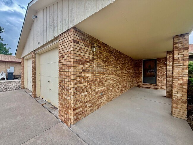 Building Photo - 4808 N Franklin Ave