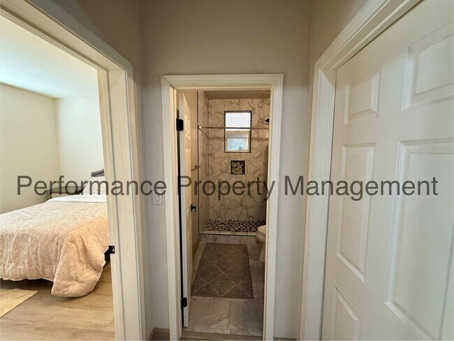 Building Photo - 6107 Shasta Daisy Way