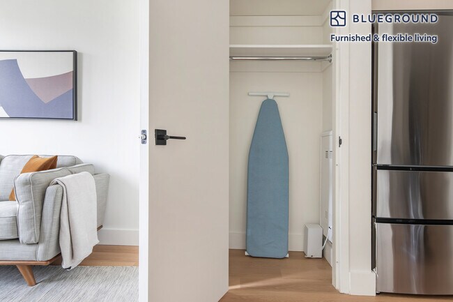 Building Photo - 130 Hope St