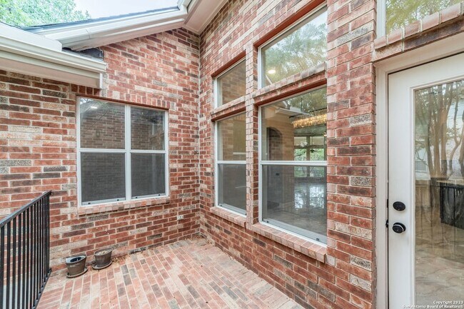 Building Photo - 18605 Elmbrook