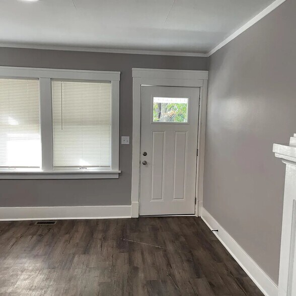 Building Photo - 1105 E Kansas St