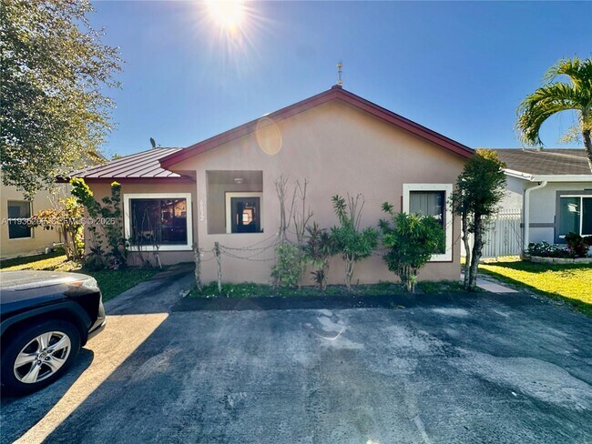 Building Photo - 6032 SW 38th St