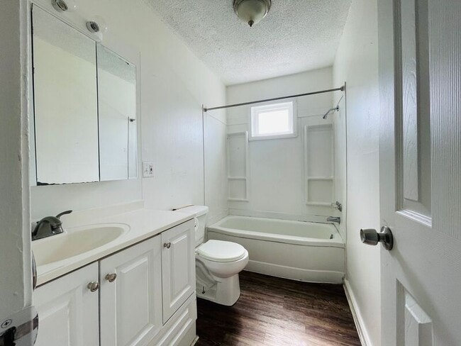 Building Photo - 802 W Main St