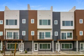 Building Photo - Amazing Modern three-story new build townh...