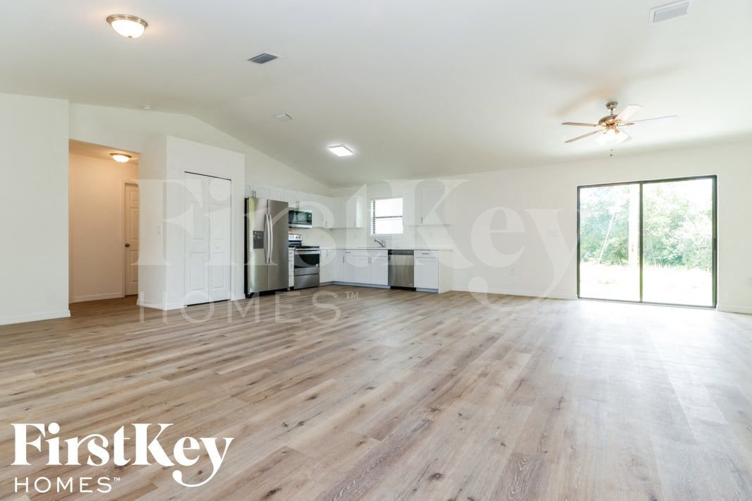 Building Photo - 50 Queen Ct