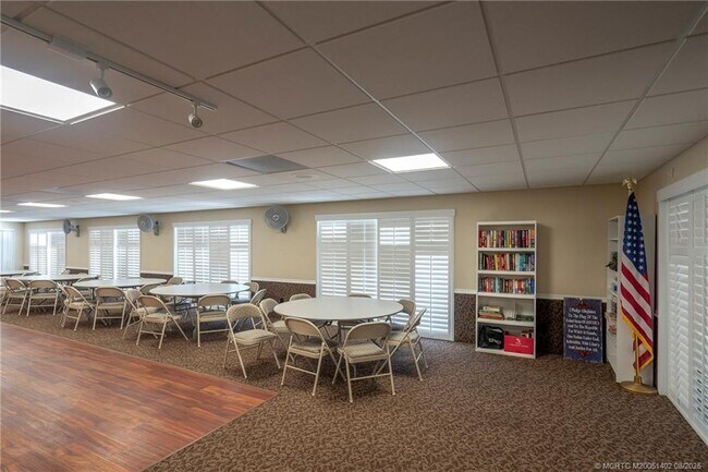 Building Photo - 2950 SE Ocean Blvd