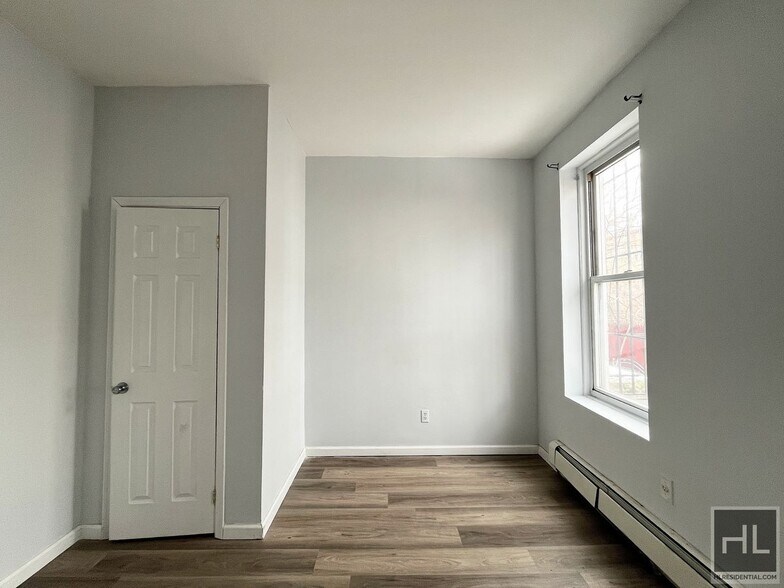 Building Photo - 1049 Jefferson Ave