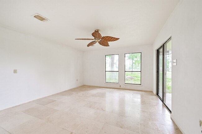 Building Photo - 16040 Dunes Dr
