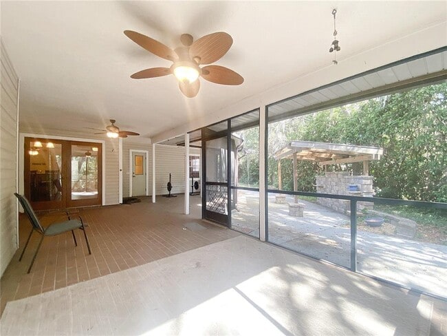 Building Photo - 994 Country Lake Cir
