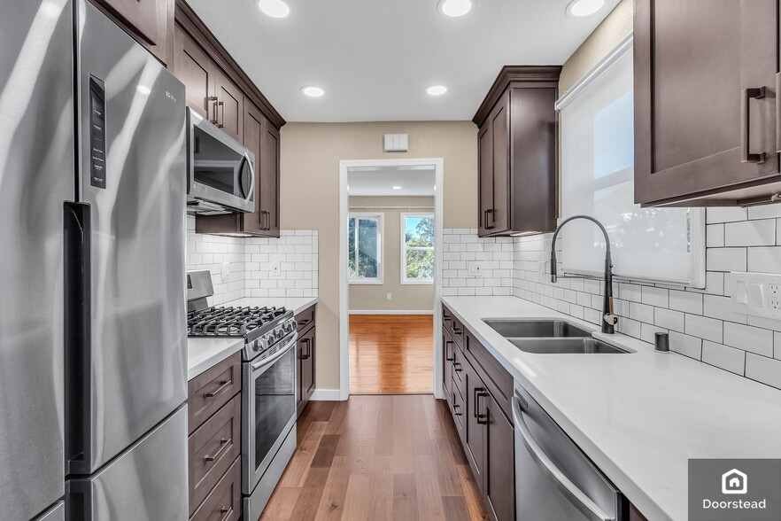 Building Photo - 711 Smith Ave