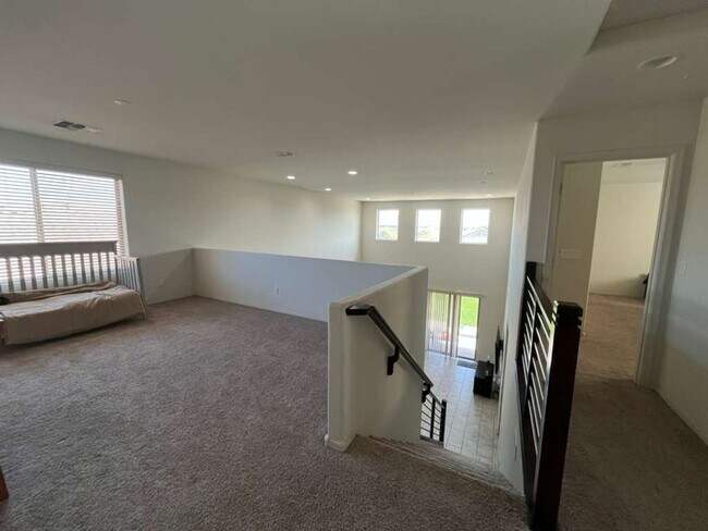 Building Photo - Gorgeous 4 Bed 3.5 Bath Peoria home with EV charging