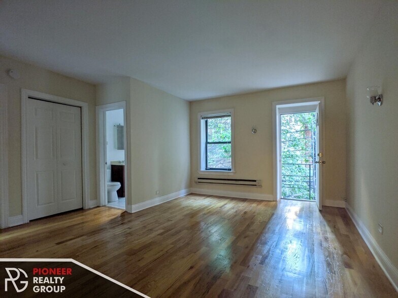 Building Photo - 1350 N Dearborn St