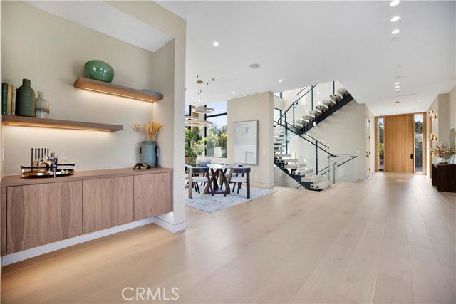 Building Photo - 5170 Amestoy Ave