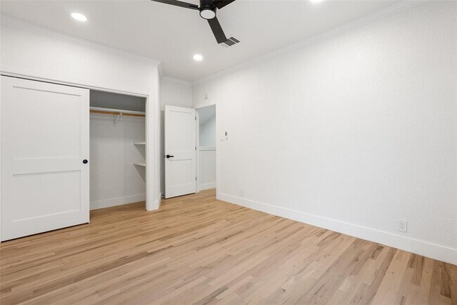 Building Photo - 4231 Westlake Dr